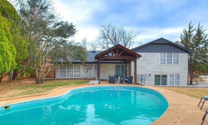 Edmond Casa | 4Bed Remodeled Luxe Pool House