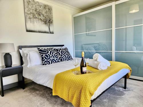 Bicester Apartamento | 4Bedroom Modern Bicester Villa, WIFI, Parking, Garden, Minutes walk to Bicester Village