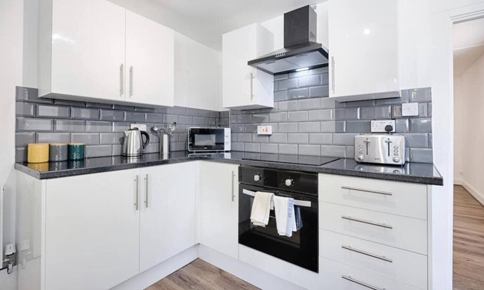 Townhill Casa | 4br-11guests-patio-familyfriendly-citycentre-beach