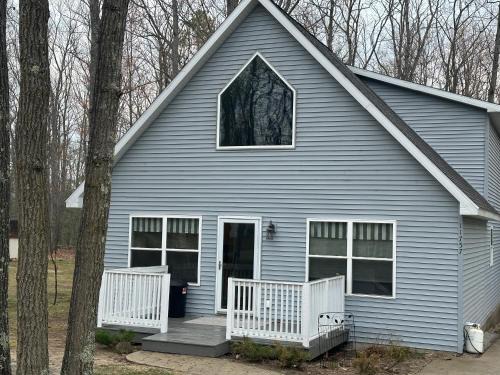 Higgins Lake Casa | *4BR 2BA N Shore Hidden Retreat*