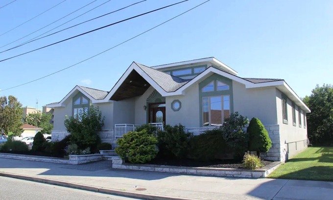 Wildwood Crest Casa | 4BR/3.5BA, 1 block to Diamond Beach!