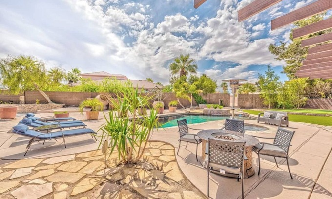 Las Vegas Casa | 4BR/3BA - Beautiful yard, Pool, Spa, BBall