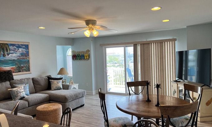 North Wildwood Condominio | Cuatro dormitorios / 3 baños condominio de dos niveles para 10 personas cómodamente