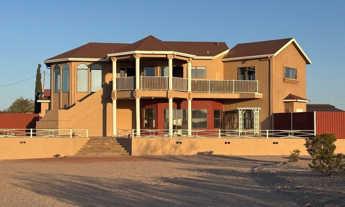 Truth or Consequences Casa | 4BR 4BA 3K sq Ft on 2 acres, Elephant Butte Lake Views, refrigerated AC