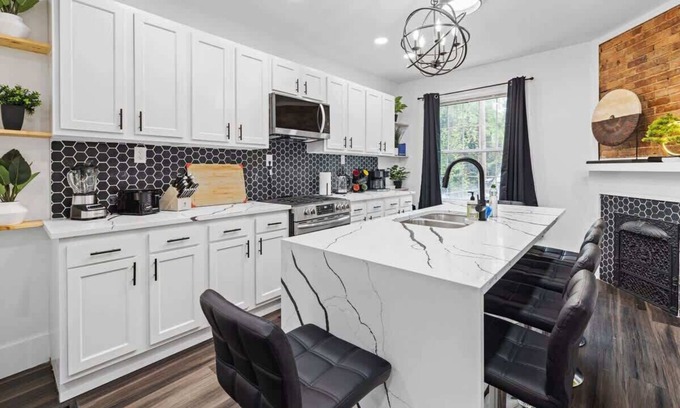 Mount Washington Casa | 4BR 4BA Urban Oasis in Mt Washington