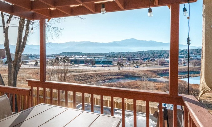 Cimarron Hills Casa | 🏔 4BR - Arcade - Hot Tub - Foosball- Cozy Mountain View Home!