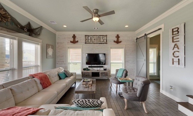 Crystal Beach Casa | 4BR Beach Retreat | Tiki Bar, Ocean Views & Grill
