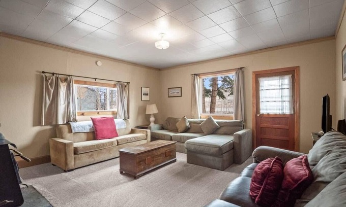 Leadville Casa | 4BR Bungalow - Spacious Backyard & Pet Friendly