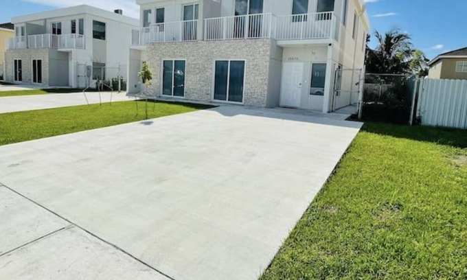Princeton Casa | 4BR by MIA F1 GP Key West Beaches Luxury Getaway Nature