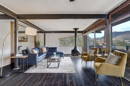 Cascade-Chipita Park Casa | 4BR Cabin Mountain Views with Fireplace