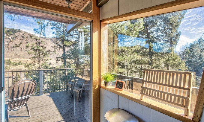 Cascade-Chipita Park Casa | 4BR Cabin With Fireplacemountain Viewsdog-friendly