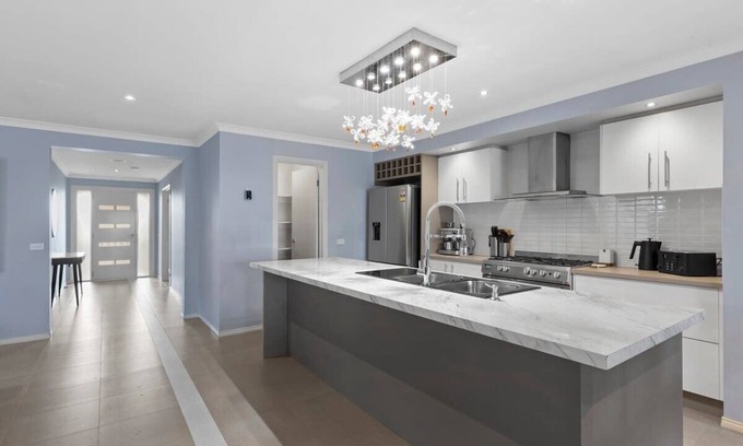 Tarneit Casa | 4BR designed house inTarneit