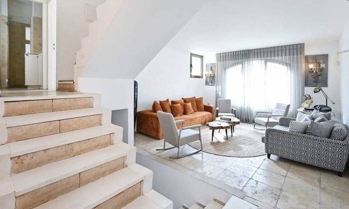 Neve Tzedek Condominio | 4BR Family House in Neve Tsedek with Mamad by Holyguest