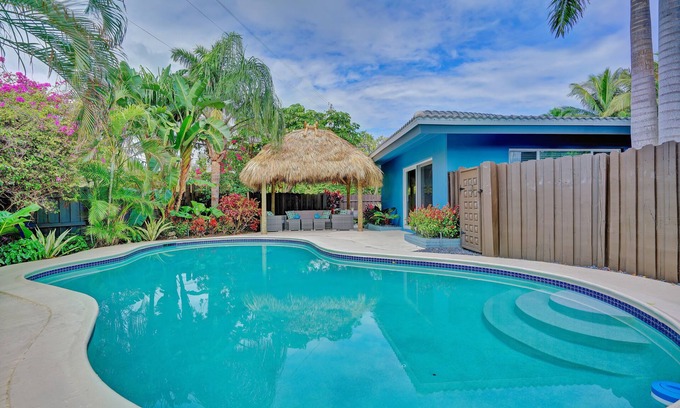 Coral Ridge Casa | 4BR Home piscina climatizada con Tiki Hut!