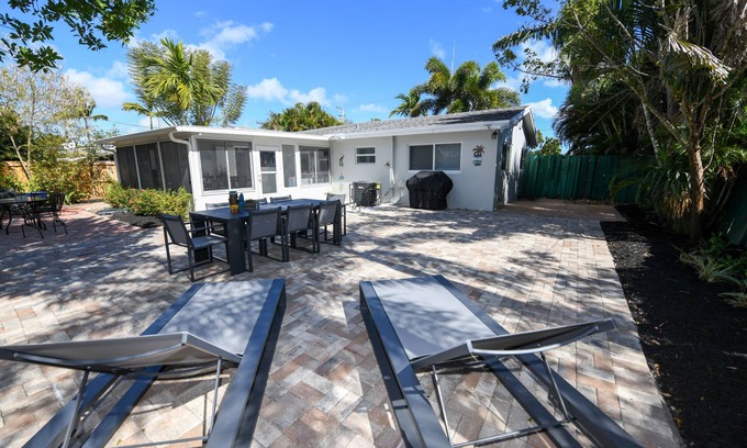 North Andrews Gardens Casa | 4BR Home, Hot Tub, Near Beach & Wilton Manors