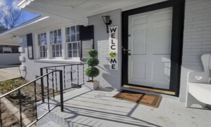 Columbia Casa | 4BR Home w/ Movie Room & Game Room l Vintage Vibe