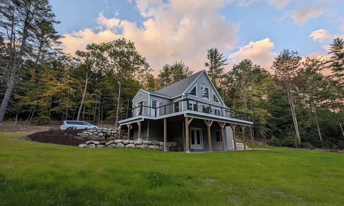 Thornton Casa | 4BR Mountain Escape: Hiking trails at Doorstep, 10min to Waterville Valley Ski
