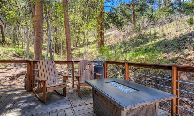 Cascade-Chipita Park Cabina | 4BR|Mountain Views|Hot Tub, Firepit|Hiking