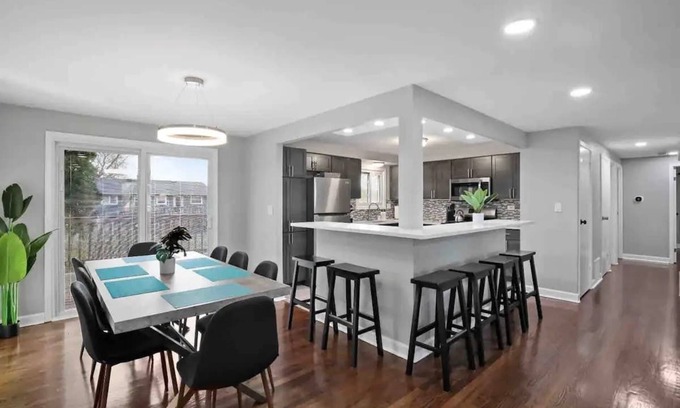 Fox Valley Casa | 4BR Near Woodfield Mall & Metra | LCP Collection