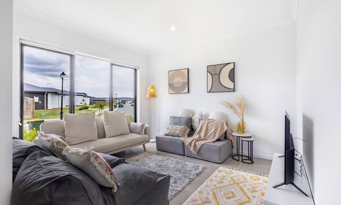 Browns Plains Casa | 4BR Newly furnished Cozy house @Brownsplain
