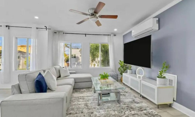 Central Mission Beach Apartamento | 4BR Ocean Breeze Duplex+Large Patio sleeps 16