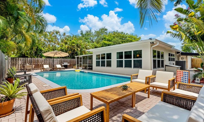 Riverside Park Casa | 4BR - Pool - Air Hockey - Mins to DT/Las Olas/FLL