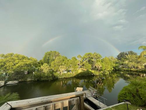 Hudson Casa | 4BR Private Dock, Warm Spring Canal, Kayaks, Canoe