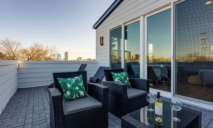 Downtown Nashville Casa | 4BR Retreat for 12 w/Balcony, Mins to Broadway!