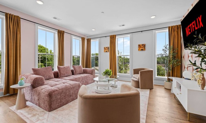 Talbot's Corner Apartamento | 4BR Sleeps 14 | Makeup Room + Rooftop!