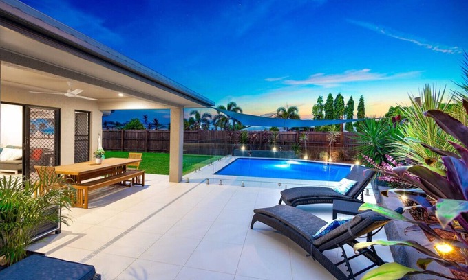 Smithfield Casa | 4BR Smithfield Serenity; Pool, Pool Table & Dog Friendly