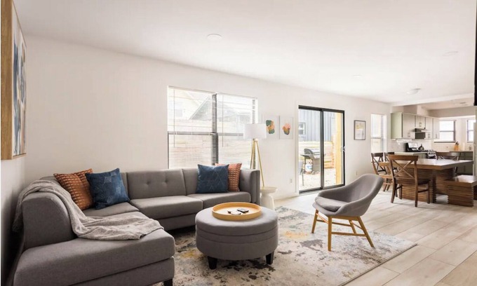 East Cesar Chavez Casa | 4BR Spacious East Austin Home, 10 min to Downtown