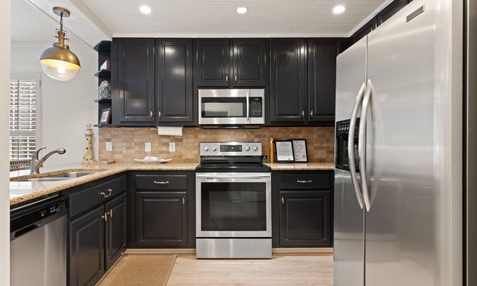Demere Park Condominio | 4BR Townhome near Village and Beaches
