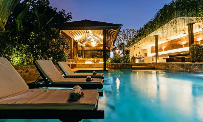 Central Seminyak Villa | Villa Besok Tropical Luxury