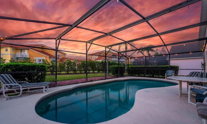 Lake Berkley Casa | 4BR w/ Heated Pool near Disney & Lake - Sleeps 10!