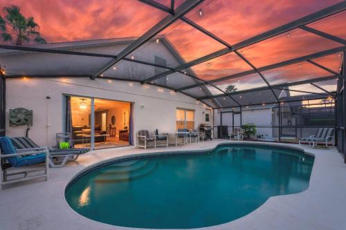 Lake Berkley Casa | 4BR w Heated Pool near Disney & Lake - Sleeps 10