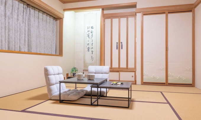 Asahikawa Casa | 4LDK, air conditioning in all bedrooms, maximum 17 people, easy access to Furano and Biei, 3 parking spaces, covered parking, jet bath and separate shower, 75" TV