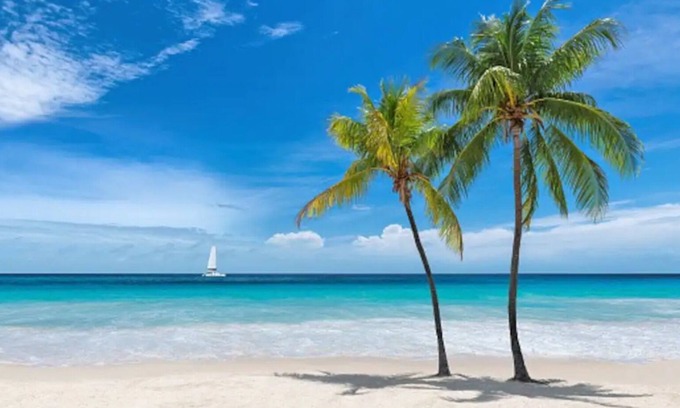 Hollywood Beach Casa | $4M Beach House Mansion in Oxnard