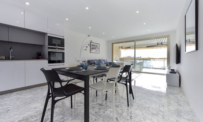 Pointe Croisette Apartamento | 4P Apartment with Terrace, Sea View, and Pool