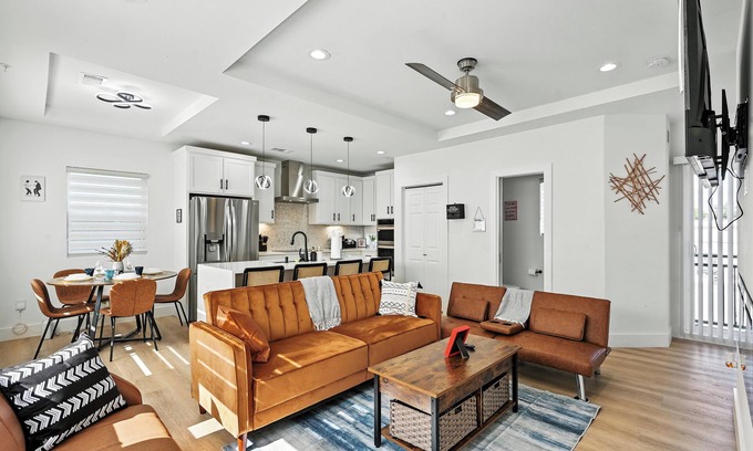 Oak Cliff Casa | 4story Townhome w/ Rooftop View at Bishop Arts 10 min from Downtown Dallas