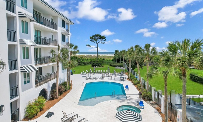 Saint Simons Island Condominio | 4th Floor Ocean Views - Newly Renovated Inside & Out! - North Breakers Condo - New Heated Pool & Spa!