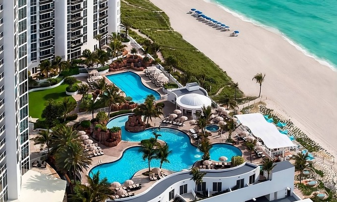 Sunny Isles Beach Apartamento | 4x Deluxe Room 2 Queen Beds Oceanfront at Trump International Beach Resort Miami