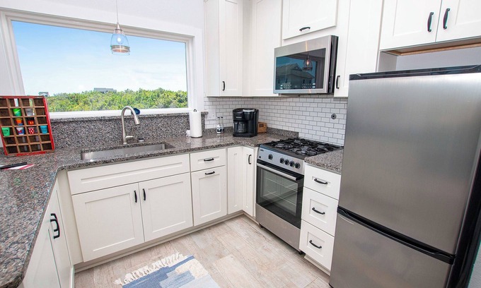 Carova Beach Casa | 4x2279B, Charming Tiny Cottage- Oceanside, Covered Deck