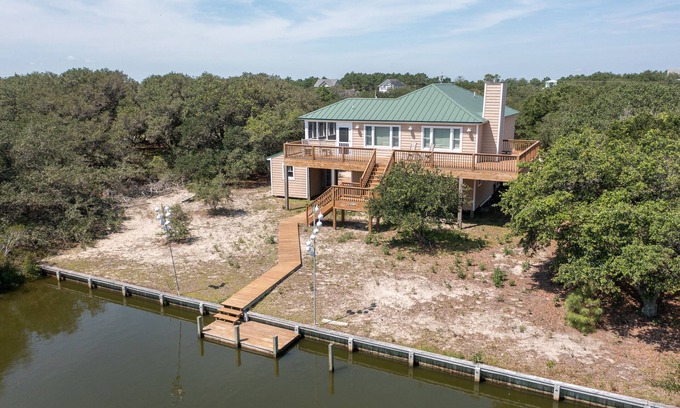 Carova Beach Casa | 4x4 Carova, WaterFront, Dock, Wild Horses, Hot Tub