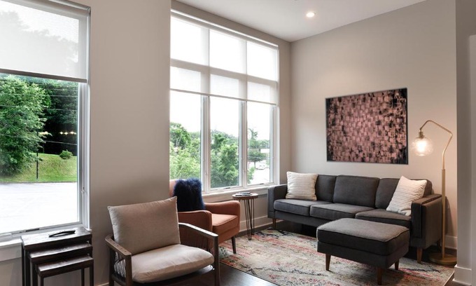 East End - Valley Street Casa | 5 Bauhaus Townhome