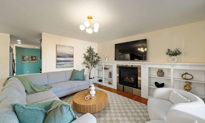 Belmont Casa | 5 BD/3.5BA -Arcade-WFH Desks-Pool/Pingpong Table