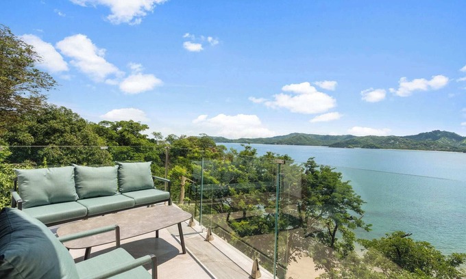 Playa Flamingo Casa | 5-BD Beachfront, Ocean-View Hillside Home