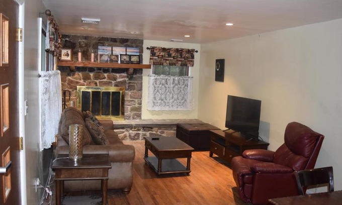 Lake Harmony Estates Casa | 5 Bdr Cabin Game rm Large Deck Fireplace FireTable
