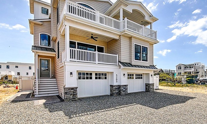 South Beach Haven Casa | 5 Bdrms - 3 1/2 Baths - Sleeps 16