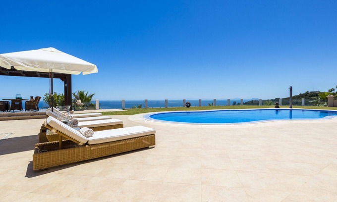 Estepona Casa | ✪ ¡Hermosa mansión de 4 dormitorios en las colinas de Estepona, a 5 km del centro!