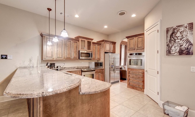 Lithonia Casa | 5 Bdrms/Swimming Pool/Indoor Hottub/Game Rm/Gated Home 20 mins from downtown Atl